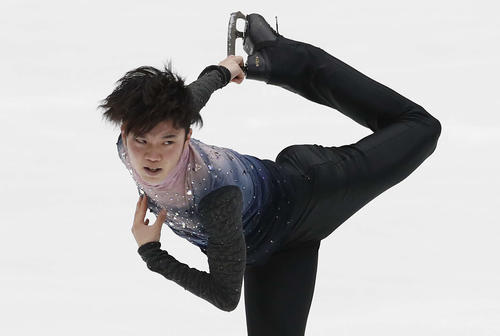 ロステレコム杯・男子SPで演技する友野一希（AP）