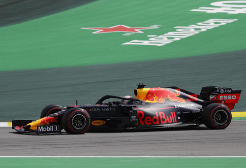 ブラジルGP決勝　走行するフェルスタッペン（AP）