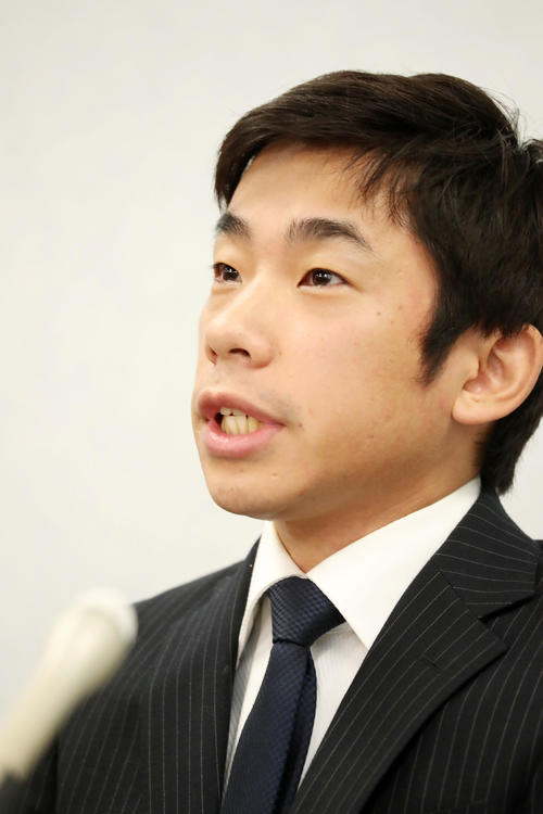 女性コーチをモラルハラスメントで提訴したと会見を行った織田氏（撮影・加藤哉）