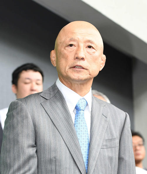 栄和人氏