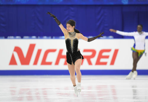 NHK杯　女子SPを前にリンクで練習する横井（撮影・加藤諒）