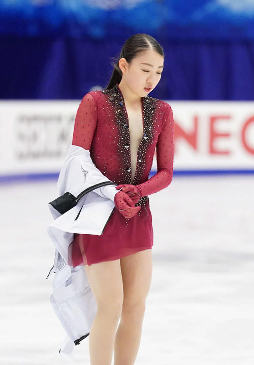 NHK杯　女子SPを前にリンクで練習する紀平（撮影・加藤諒）