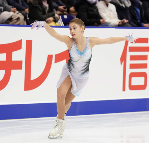 女子SPで演技するコストルナヤ（撮影・加藤諒）