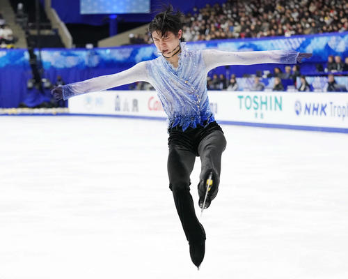 NHK杯　男子SPで気迫の演技を見せる羽生（撮影・加藤諒）