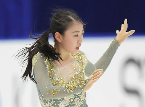 NHK杯　女子フリーを前にリンクで練習する紀平（撮影・加藤諒）