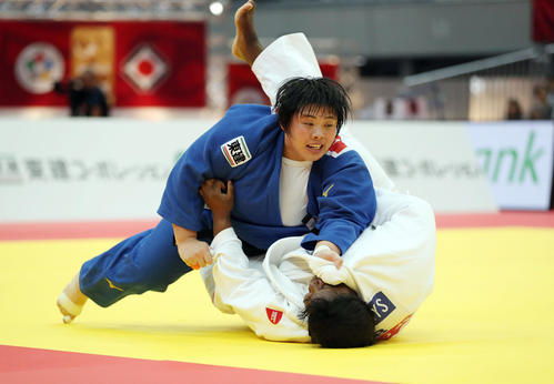 女子78キロ級決勝　オルティスを破り優勝する素根（撮影・前田充）