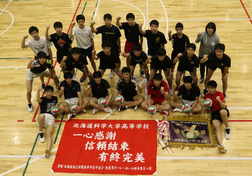 高校日本一を目指す北海道科学大高の選手たち（撮影・浅水友輝）