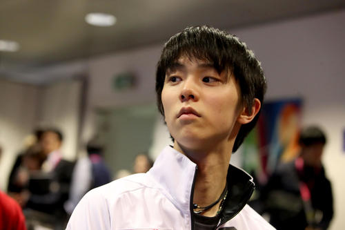 抽選に参加する羽生結弦（撮影・PNP）