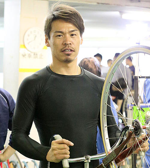 競輪の浅井康太「手術し復帰目指す」複数の骨折公表 - スポーツ : 日刊