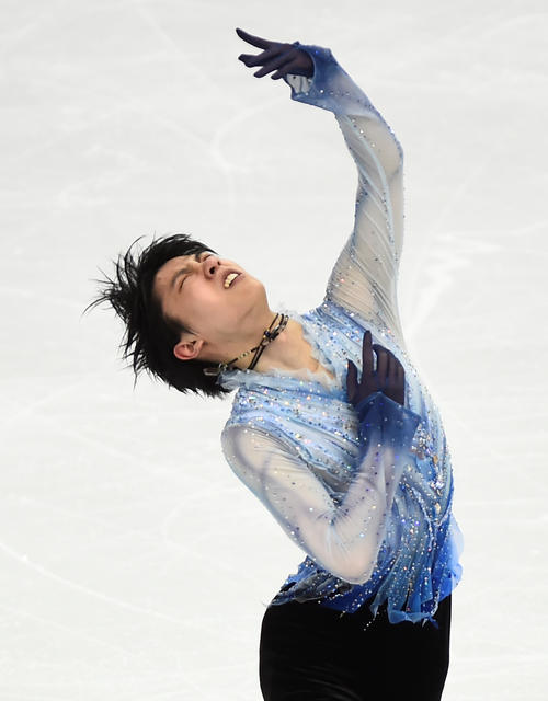 男子SP　演技する羽生結弦（ロイター）
