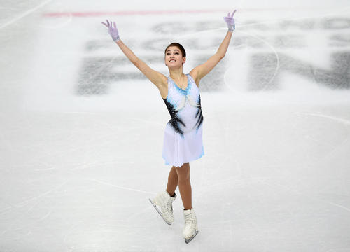 女子SP 演技するアリョーナ・コストルナヤ（ロイター）