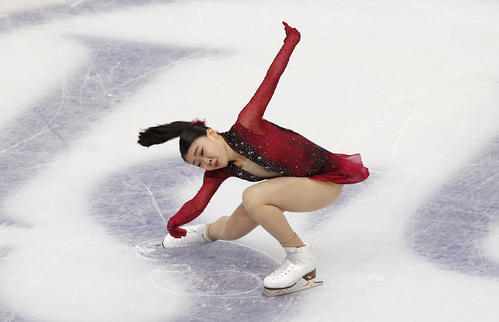 女子SP　演技する紀平梨花（AP）