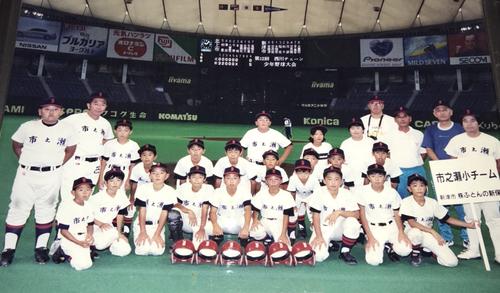 少年野球の全国大会に出場した稲垣啓太（左）