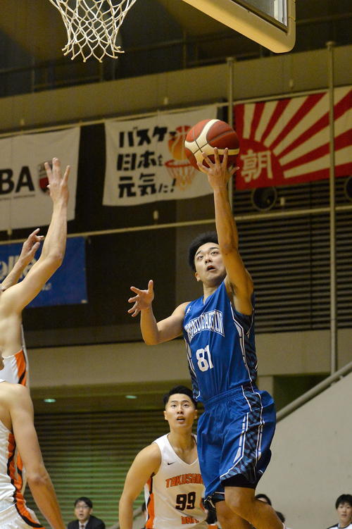 東北学院大対拓大　第1Q、シュートを放つ東北学院大・高橋和（撮影・鎌田直秀）