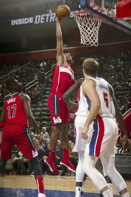 Wizards Yamura aiming for a shot against Pistons [NBAE courtesy Getty = joint]
