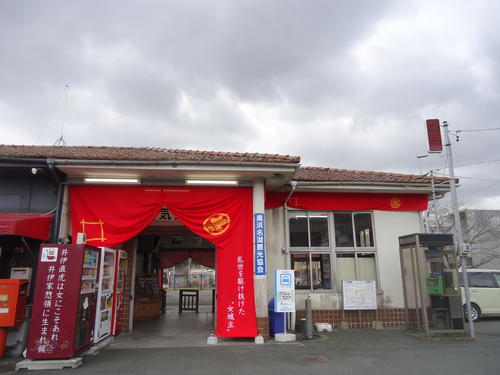 列車による聖火リレーの到着駅となる気賀駅