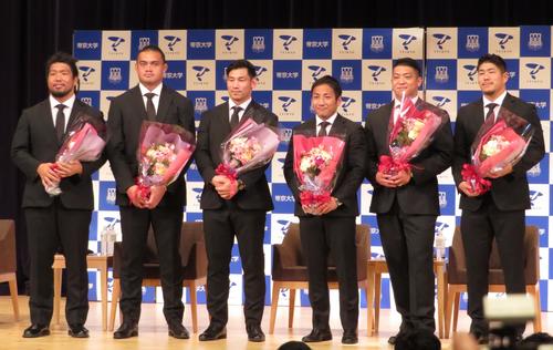 帝京大OB報告会に出席した（左から）堀江翔太、ツイ・ヘンドリック、中村亮土、流大、坂手淳史、松田力也（撮影・峯岸佑樹）