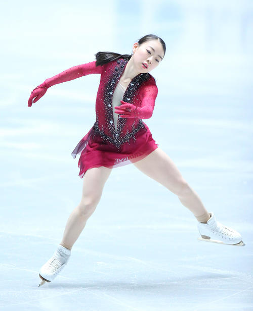 全日本フィギュアスケート選手権公式練習でSPの演技の確認を行う紀平（撮影・垰建太）