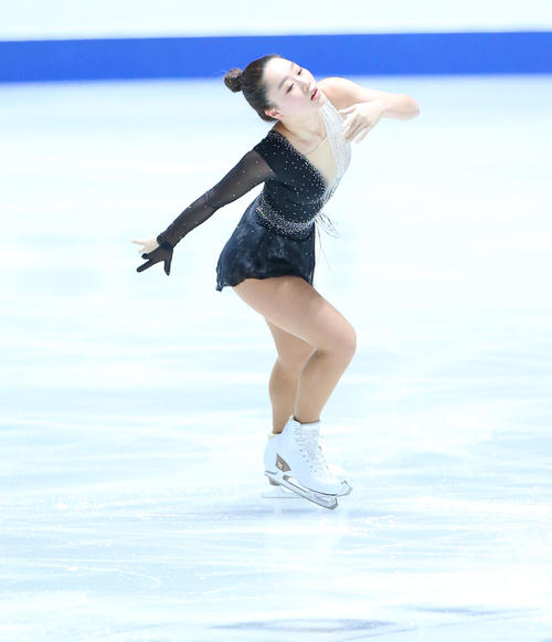 全日本フィギュアスケート選手権公式練習でSPの演技の確認を行う樋口（撮影・垰建太）