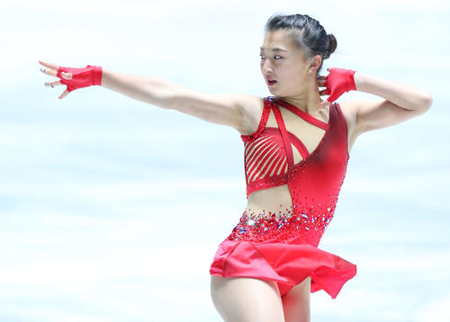 全日本フィギュアスケート選手権公式練習でSPの演技の確認を行う坂本（撮影・垰建太）