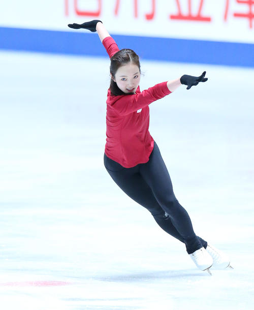 全日本フィギュアスケート選手権公式練習でSPの演技の確認を行う本田（撮影・垰建太）