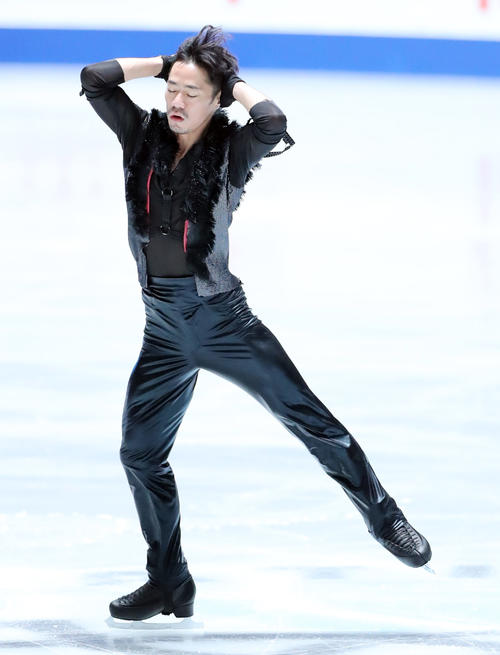 全日本フィギュアスケート選手権公式練習で演技の確認をする高橋（撮影・垰建太）