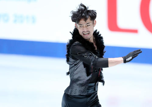 全日本フィギュアスケート選手権公式練習で演技の確認をする高橋（撮影・垰建太）