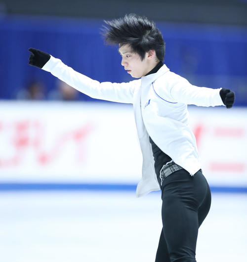 全日本フィギュアスケート選手権公式練習で演技の確認をする羽生（撮影・垰建太）