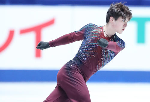 全日本フィギュアスケート選手権公式練習で演技の確認をする宇野（撮影・垰建太）