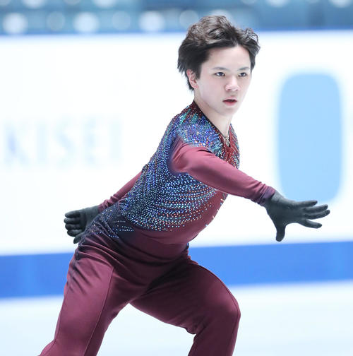 全日本フィギュアスケート選手権公式練習で演技の確認をする宇野（撮影・垰建太）