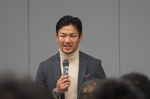 ゲスト講師として講演した広瀬俊朗氏