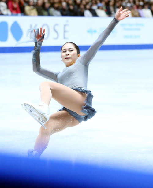 女子フリーで転倒する宮原（撮影・垰建太）