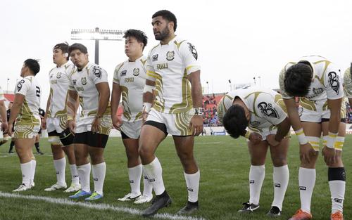 天理大に敗れ、引き揚げる流通経大フィフティーン（共同）