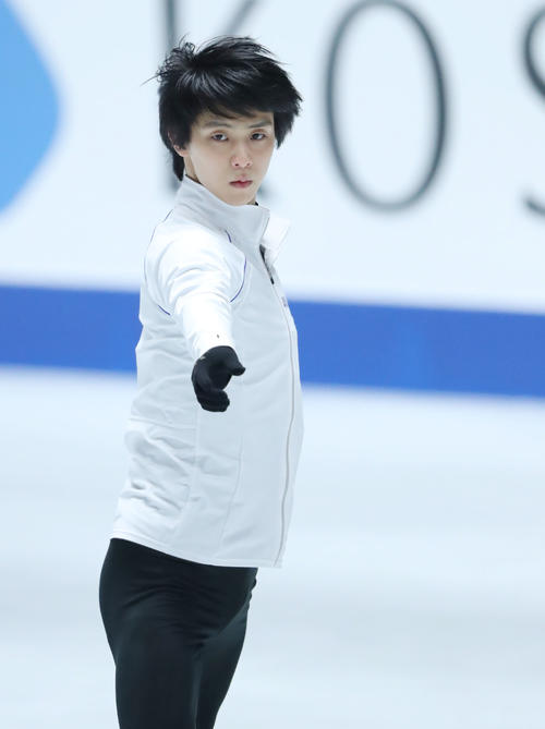 全日本フィギュアスケート選手権公式練習で演技の確認を行う羽生（撮影・垰建太）