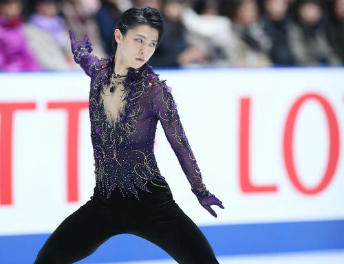男子フリーで演技する羽生(撮影・垰建太)