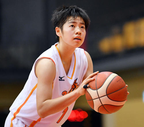 明成対長崎女　第4Q、フリースローを放つ明成・中村（撮影・滝沢徹郎）