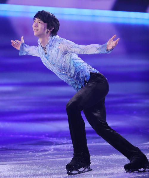 オールジャパン・メダリスト・オン・アイスのオープニングに登場した羽生結弦（撮影・垰建太）