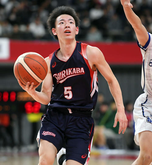 中部大第一対白樺学園　　第2Q、ドリブルで上がる白樺学園・足立（撮影・たえ見朱実）