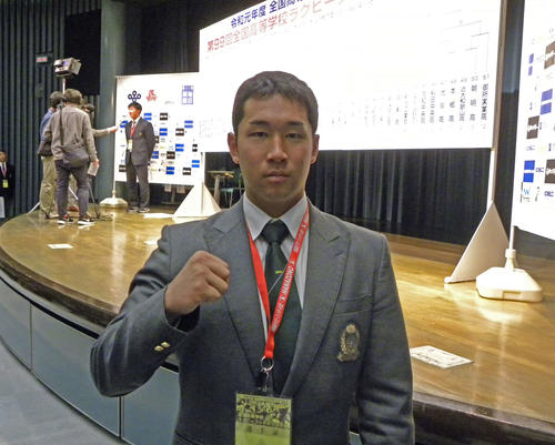 7日、全国高校大会組み合わせ抽選会に出席した中部大春日丘CTB徳重翔主将