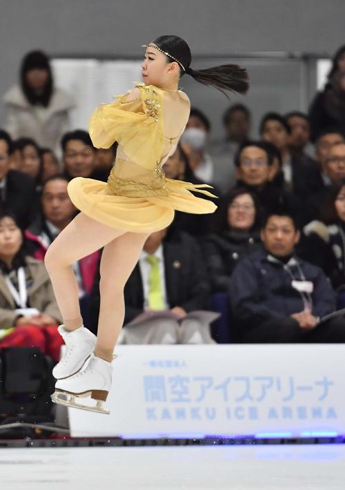 関空アイスアリーナのオープニングセレモニーで演技する紀平梨花（撮影・上田博志）