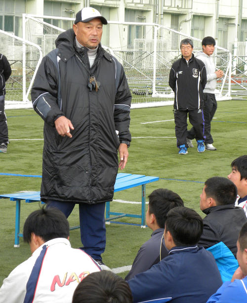 御所実を率いる竹田寛行監督（撮影・松本航）