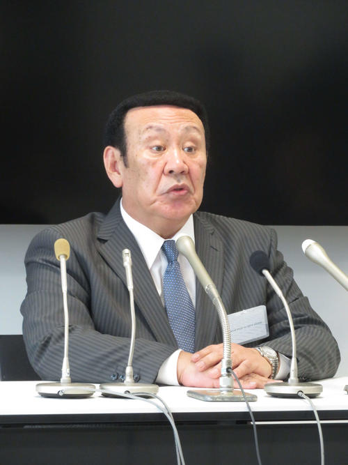 全日本テコンドー協会の会長職を降りることになり、会見に登壇した金原昇氏