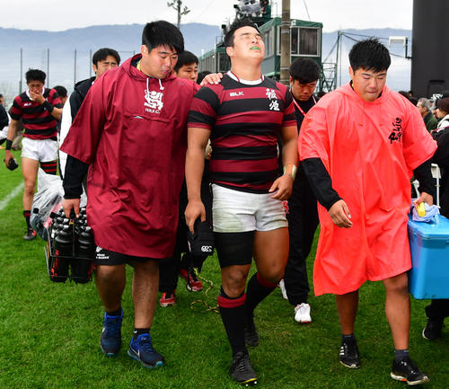 全国高校ラグビー2回戦　報徳学園対国学院栃木　敗退となり涙をみせる報徳学園フィフティーン（撮影・清水貴仁）