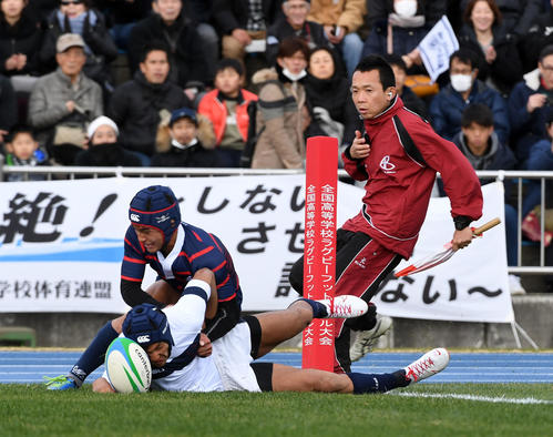 大阪桐蔭対日本航空石川　前半、トライを決める大阪桐蔭WTB堤田（撮影・前岡正明）