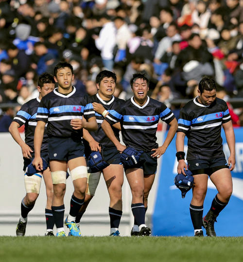 御所実に敗れ、肩を落とす東海大大阪仰星フィフティーン（共同）