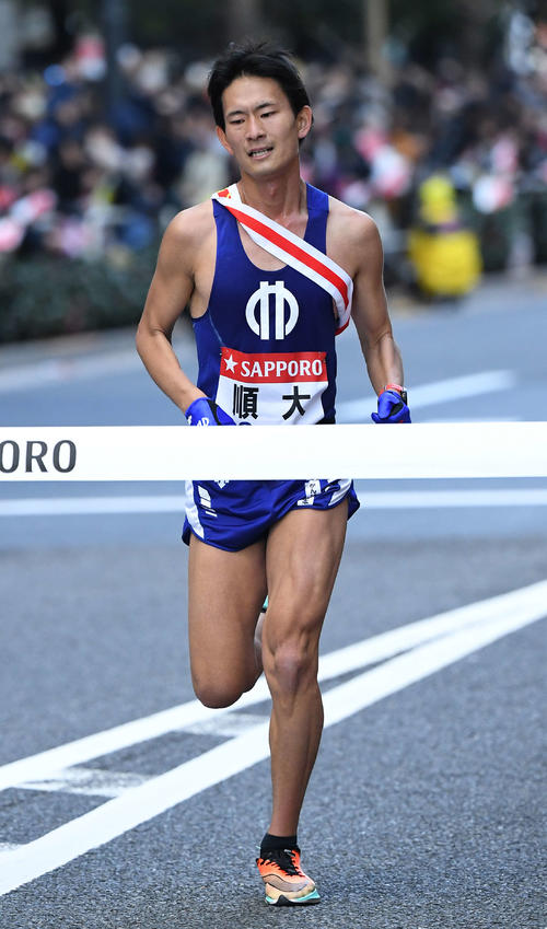 総合14位でゴールする順大10区野田（撮影・鈴木みどり）