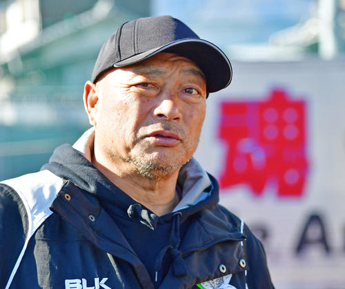 決勝を前に話をする御所実の竹田寛行監督（撮影・清水貴仁）