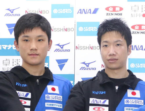 張本智和（左）と水谷隼（2018年9月10日撮影）