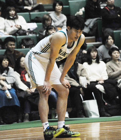 19年12月13日、インカレ準々決勝の青学大戦でコートに立つ星野