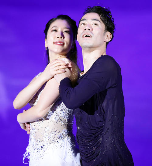 息のあったアイスダンスを披露する村元（左）と高橋（撮影・浅見桂子）